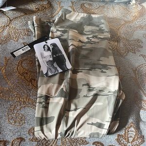 Very cute Kendall and Kylie workout comfortable pants